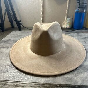 NWT Tear drop wide Fedora